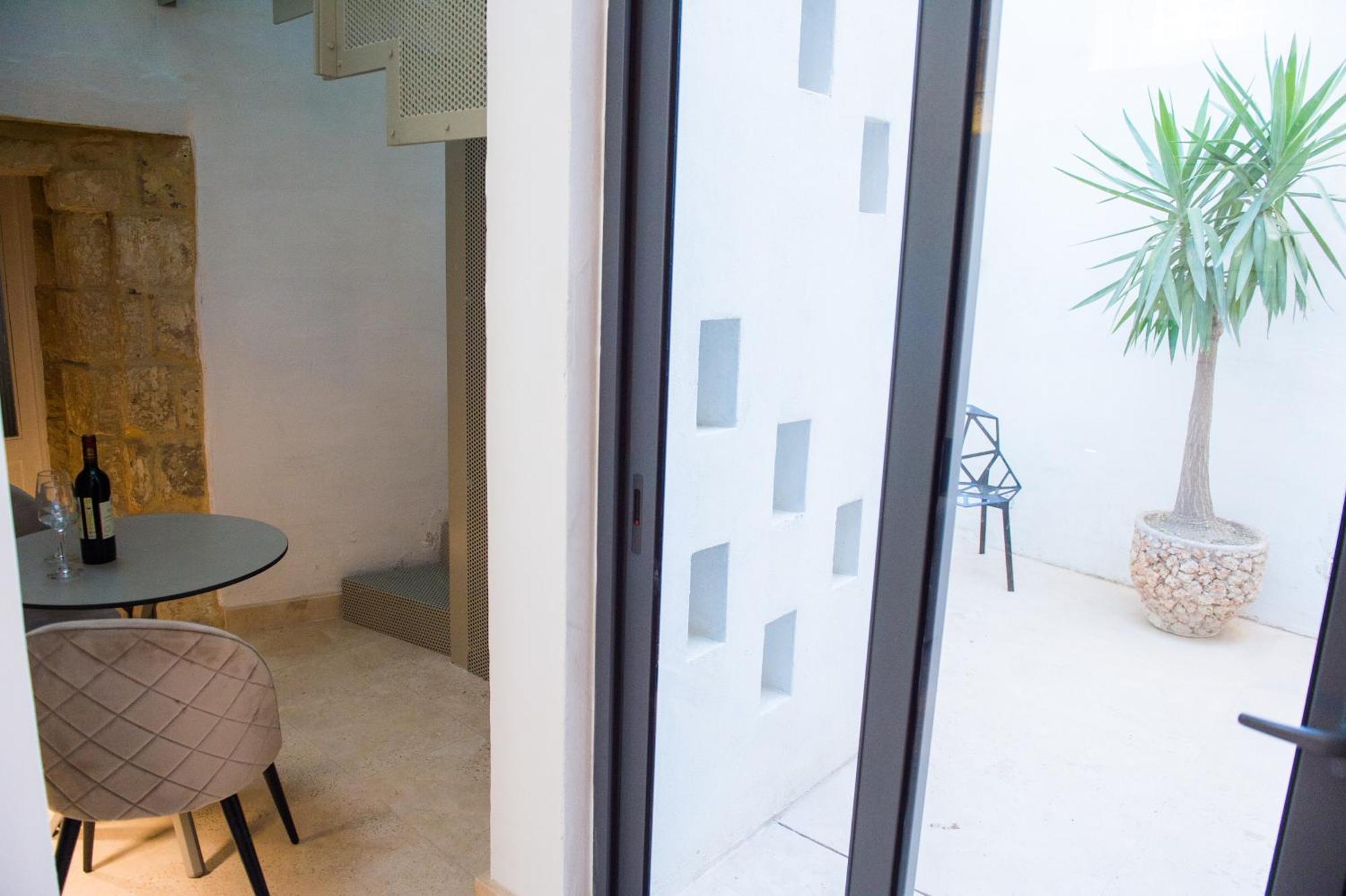 San Anton Suites Attard Екстер'єр фото